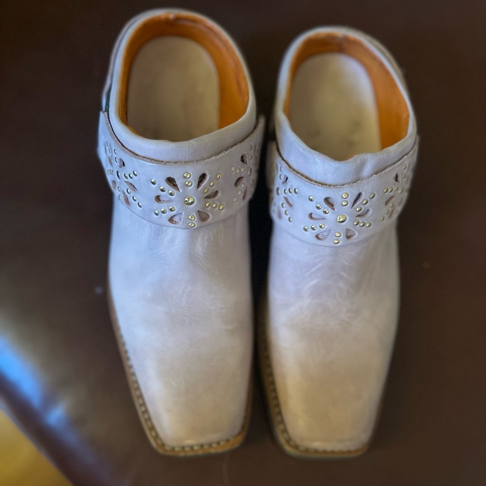 FRYE vintage pink slip on leather boots - size 7